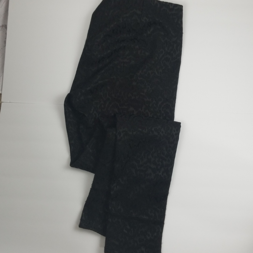 Black lace brocade point pants